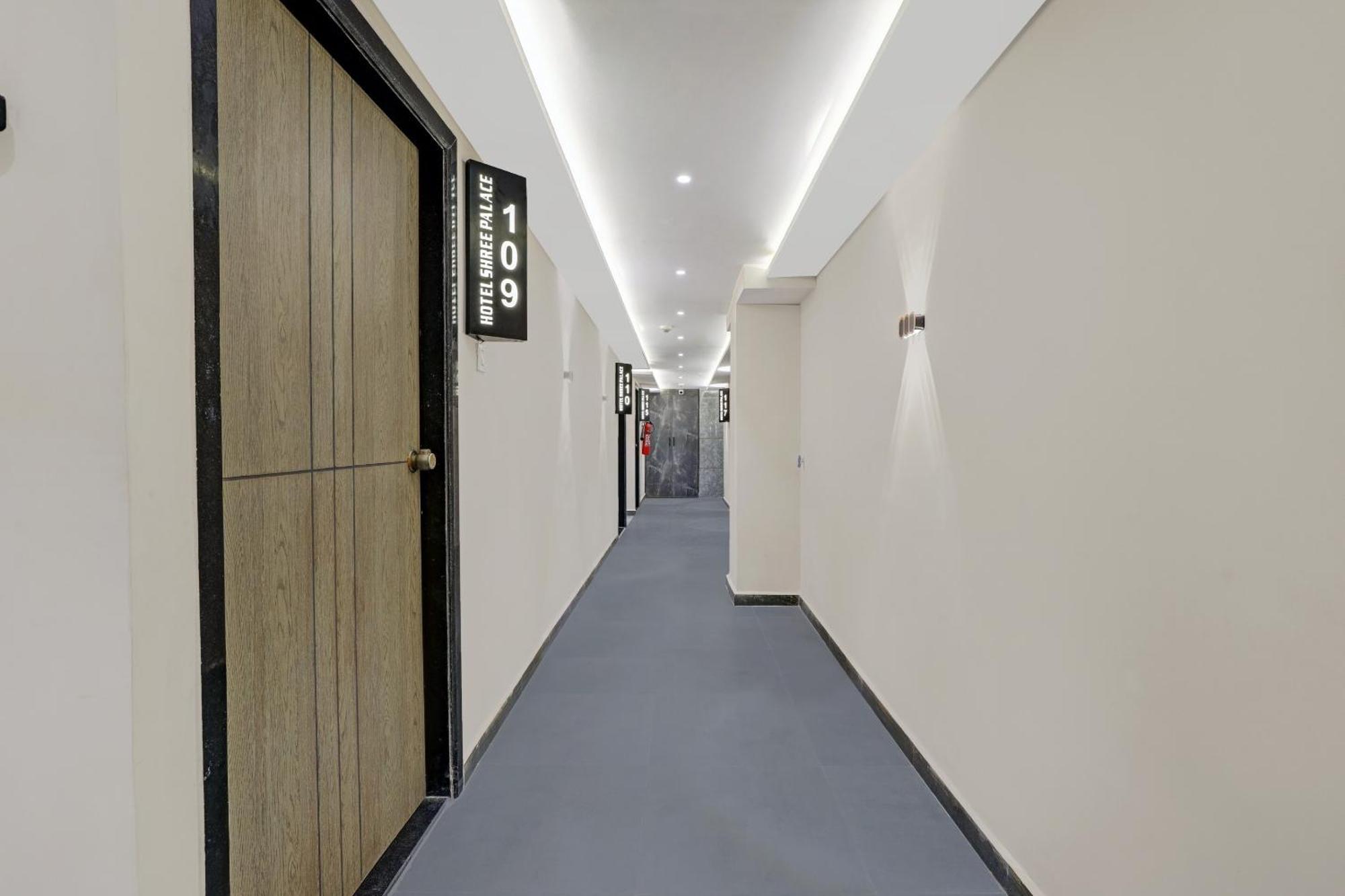 Hotel O Shree Palace Utrān Екстериор снимка